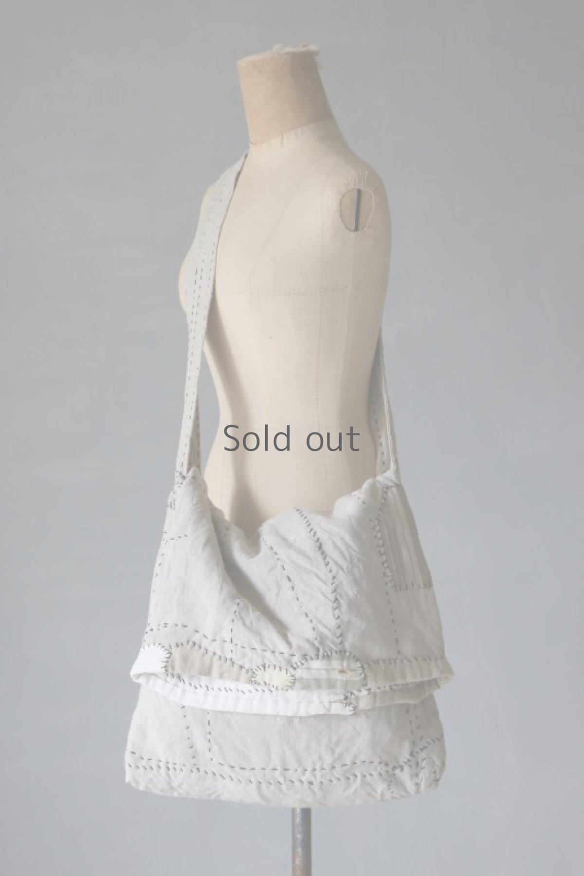 画像12: 【MITSUGU SASAKI】アンティークリネンリメイク　パッチワーク　ショルダーバッグ（生成りと白） (12)