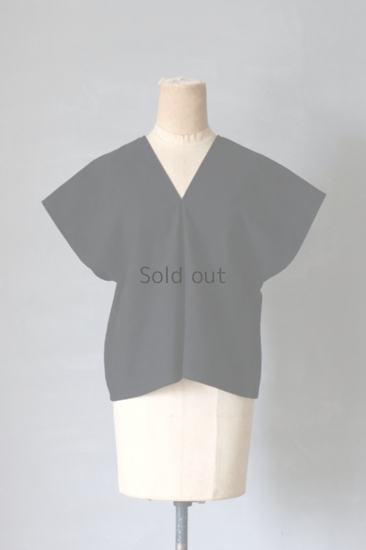 画像2: 【ササキチホ】ヴィンテージリネン×染 カレンシャツ ショート丈（黒） (2)