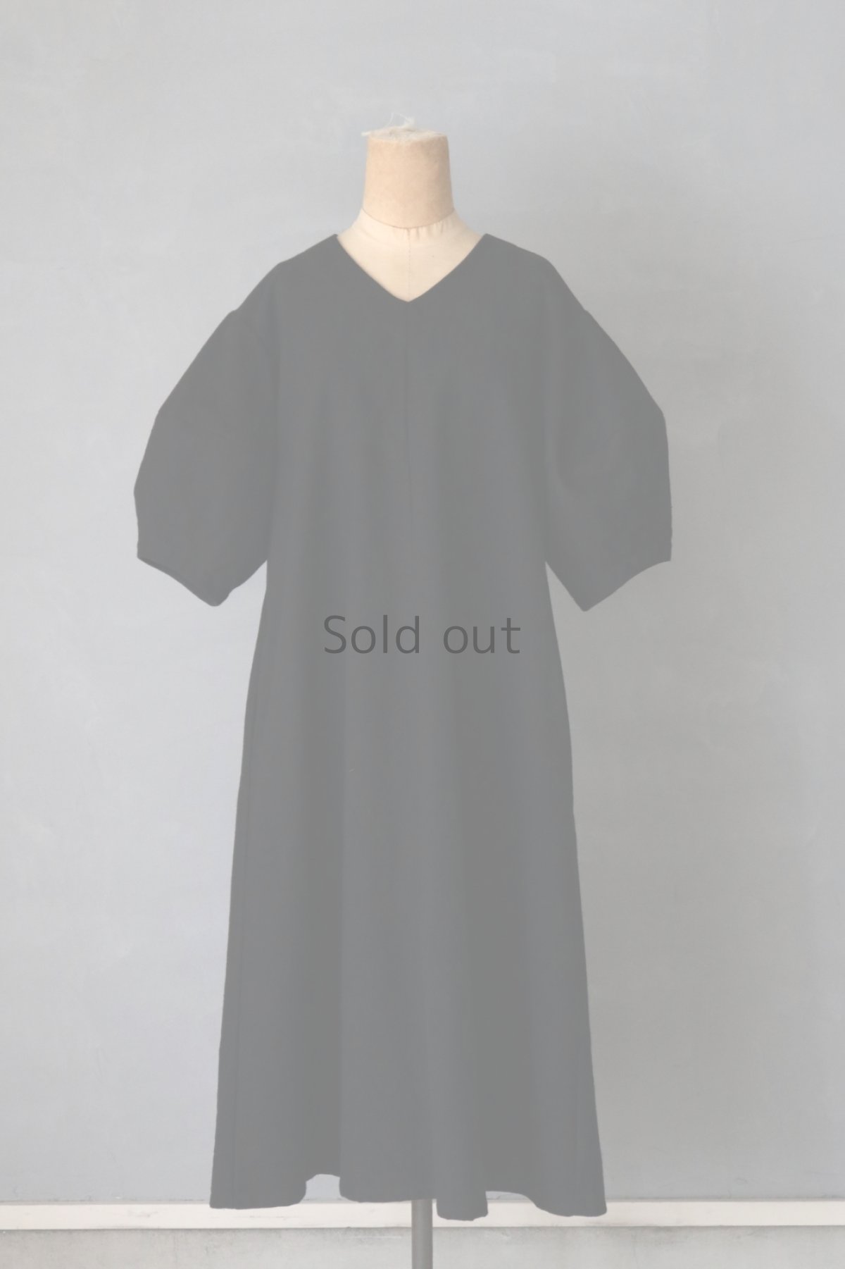 画像5: 【ササキチホ】ヴィンテージリネン×染　コクーン袖　5/S　Vネックワンピース（黒） (5)