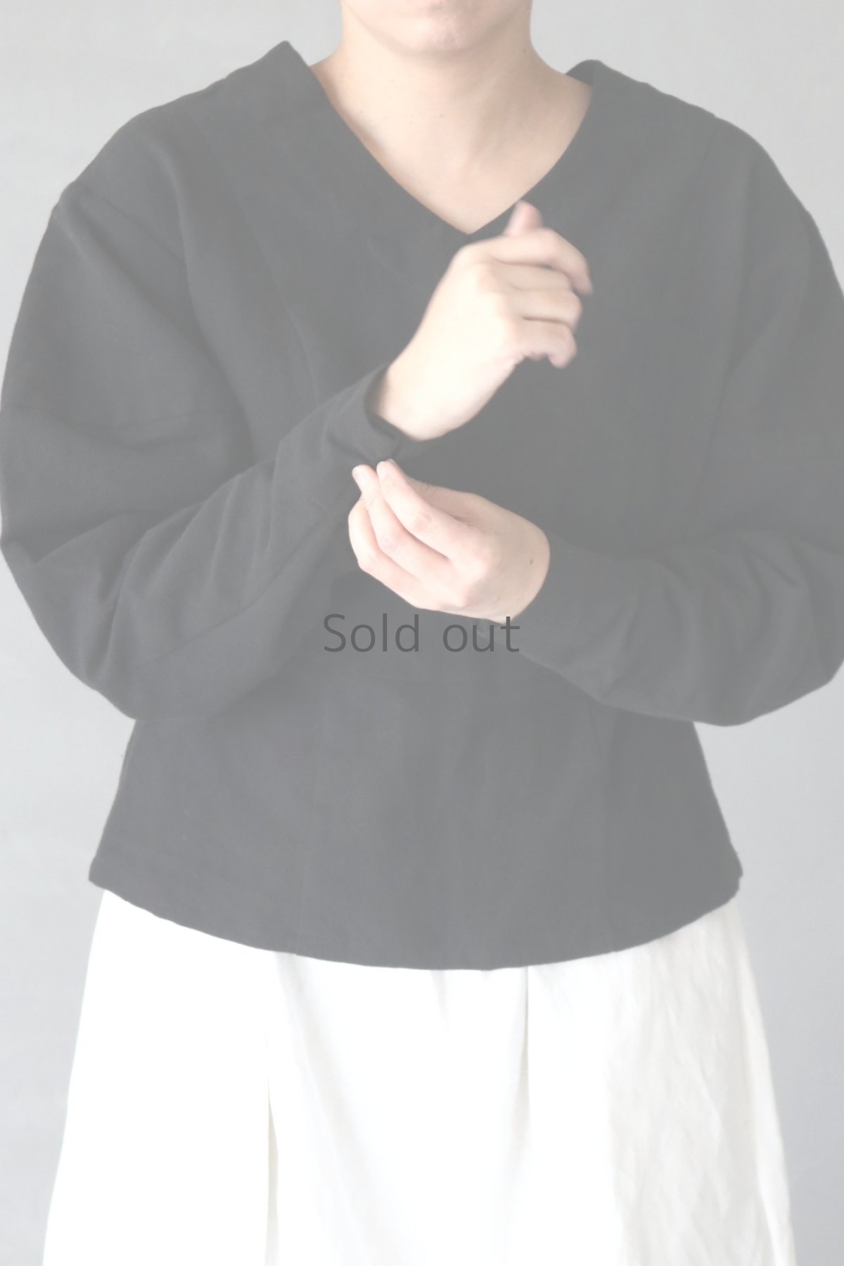 画像2: 【ササキチホ】ヴィンテージリネン×染　コクーン袖　ヘプラムブラウス（黒） (2)