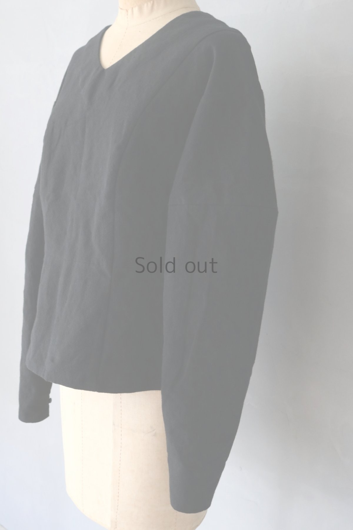 画像4: 【ササキチホ】ヴィンテージリネン×染　コクーン袖　ヘプラムブラウス（黒） (4)