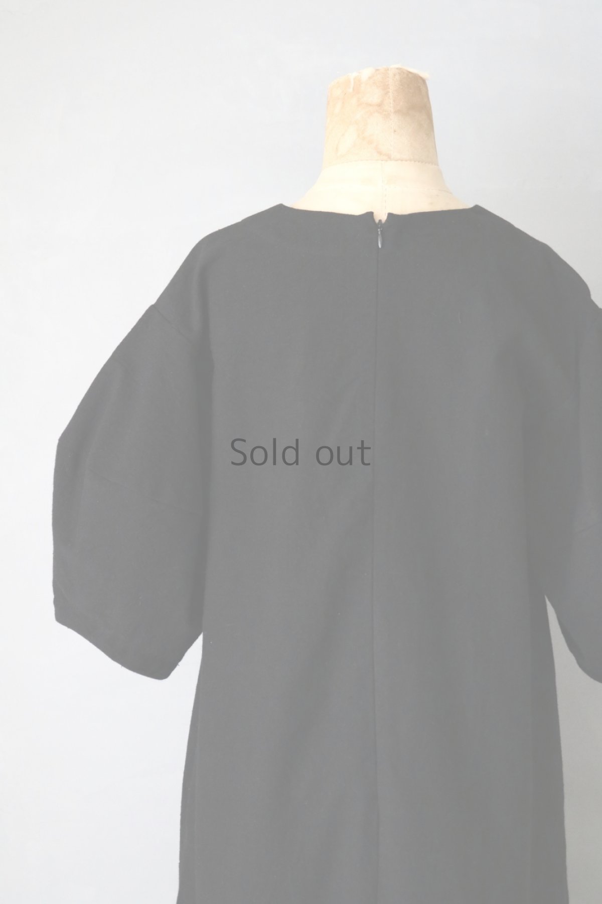 画像12: 【ササキチホ】ヴィンテージリネン×染　コクーン袖　5/S　Vネックワンピース（黒） (12)