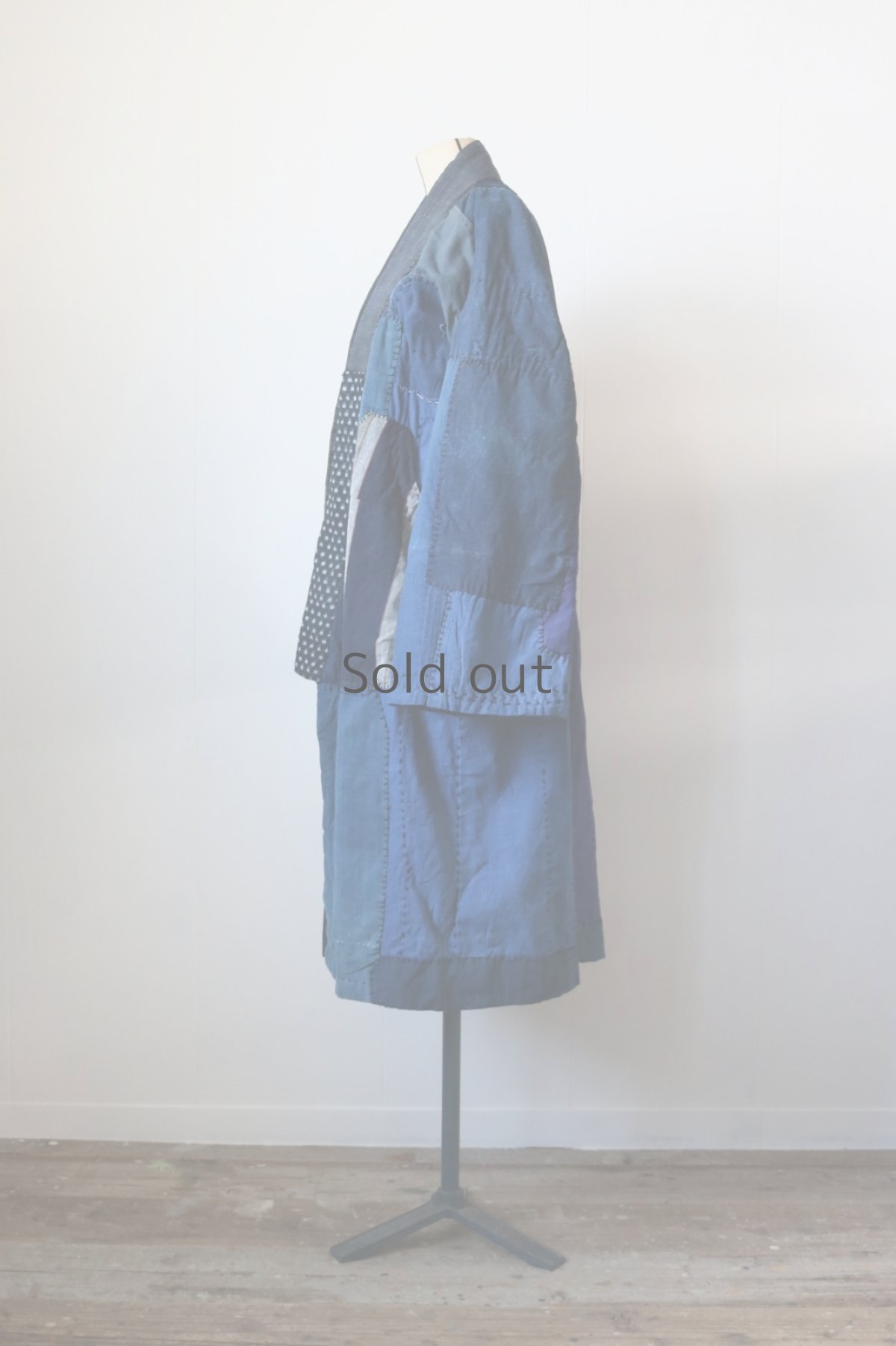 画像2: 【MITSUGU SASAKI】藍染古布　キモノコート（内側は格子柄） (2)