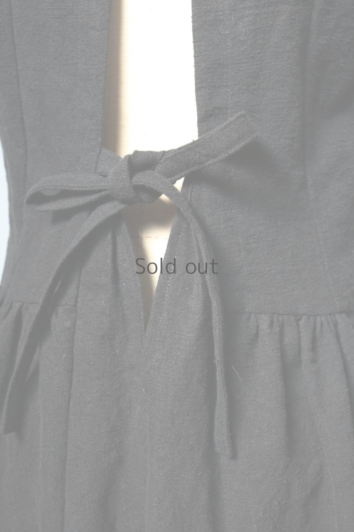 画像9: 【ササキチホ】アンティークリネン×染め　ノースリーブ　オープンバックドレス（黒） (9)