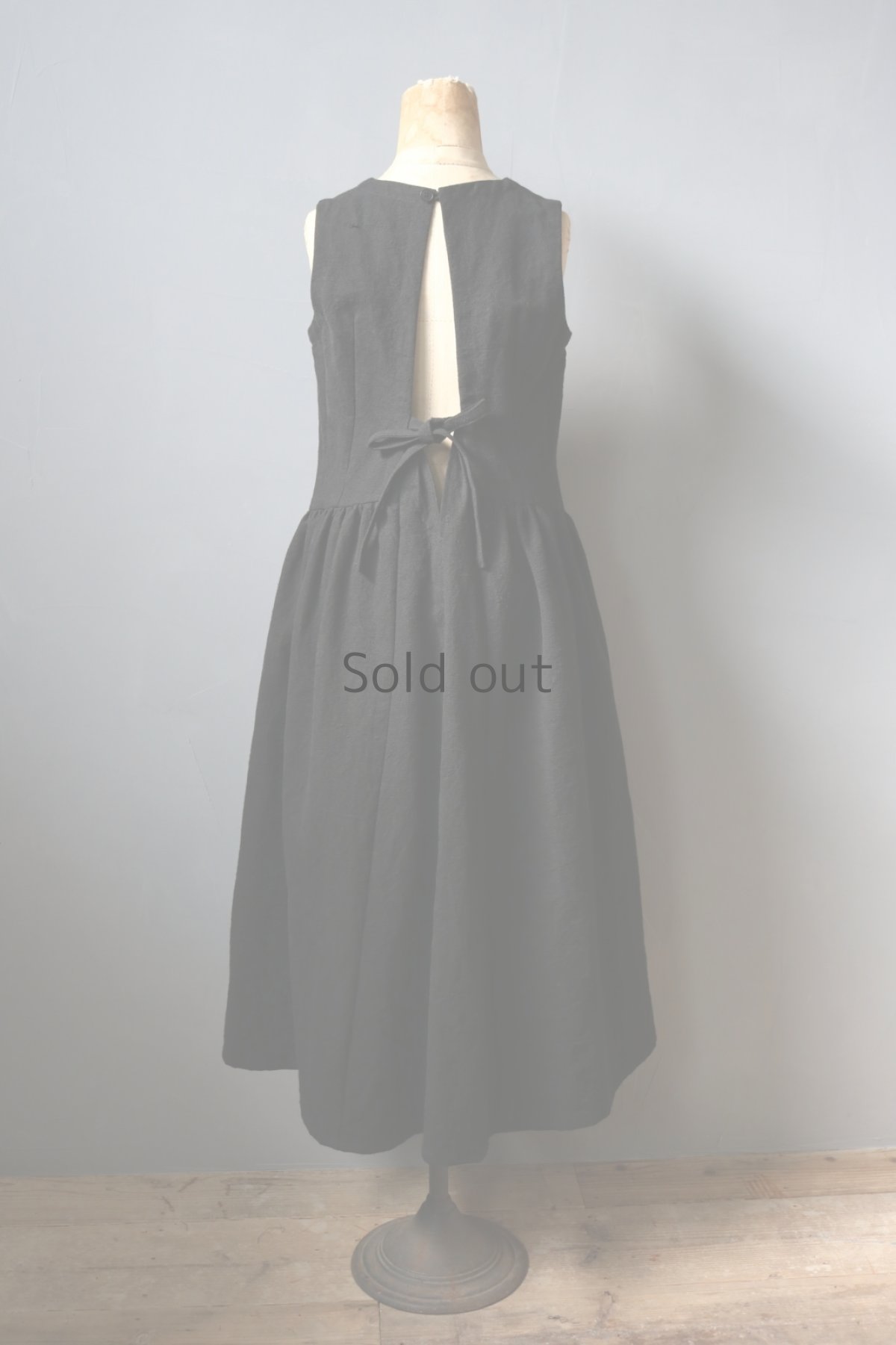 画像10: 【ササキチホ】アンティークリネン×染め　ノースリーブ　オープンバックドレス（黒） (10)