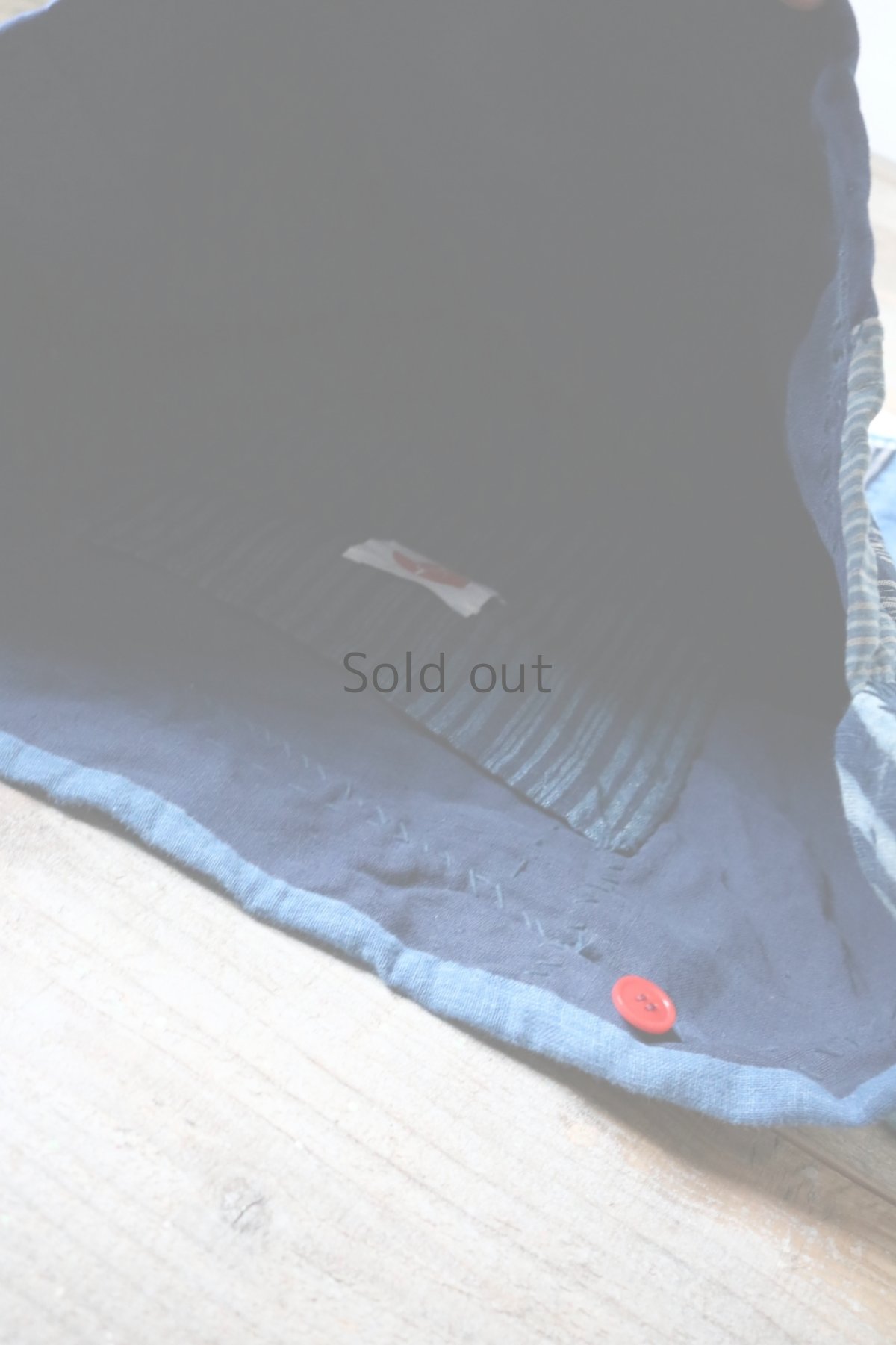 画像13: 【MITSUGU SASAKI】藍染古布リメイク　パッチワーク　大きめショルダーバッグ（ストライプ） (13)