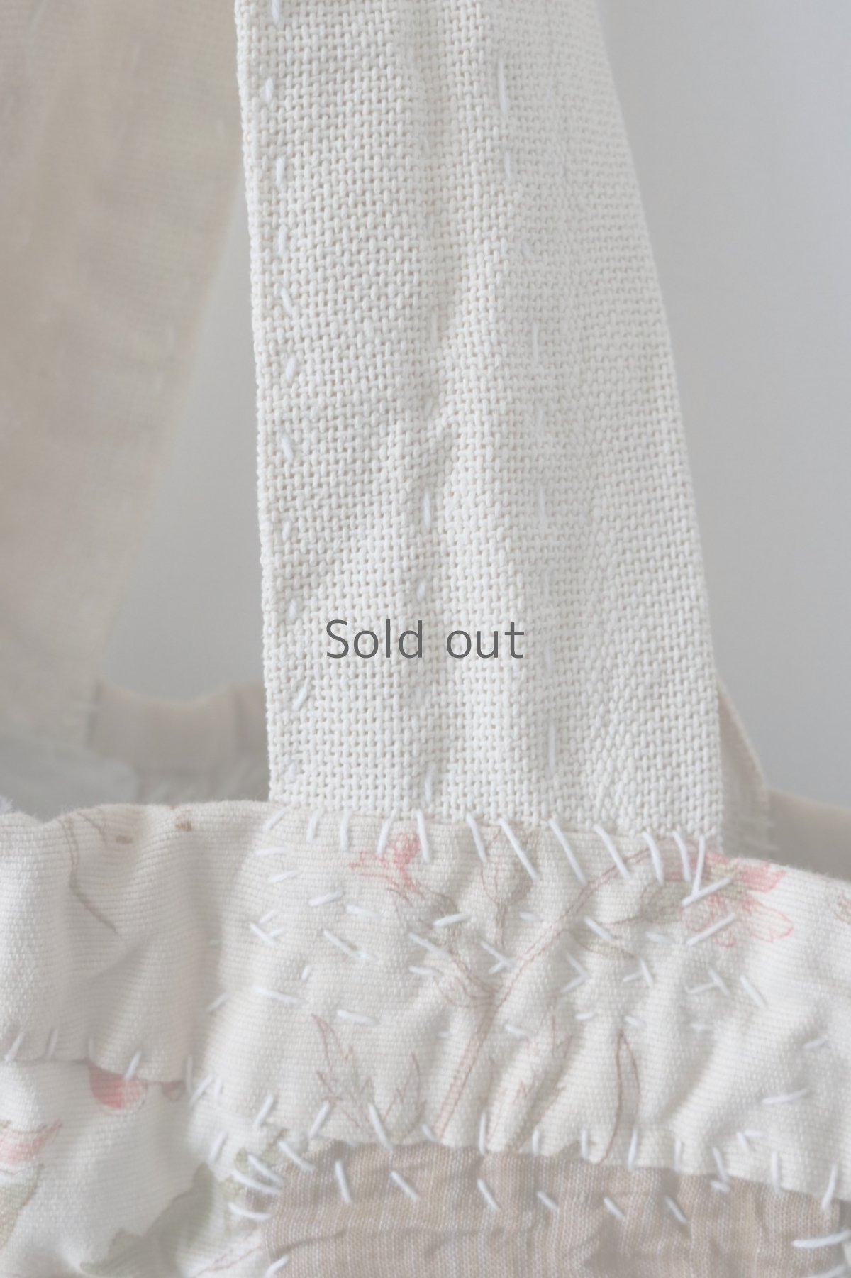 画像11: 【MITSUGU SASAKI】アンティーク古布リメイク　パッチワーク　トートバッグ（花柄/生成り） (11)