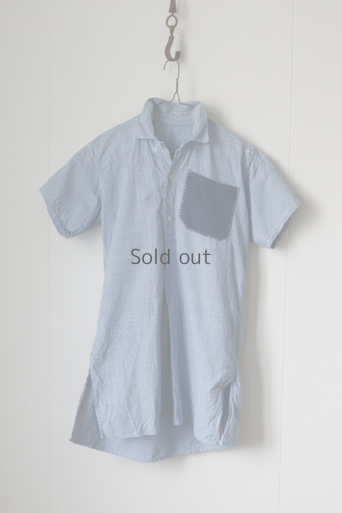 画像2: 【MITSUGU SASAKI】ビンテージリメイク　パッチワーク　半袖プルオーバーシャツ（サックスブルー） (2)