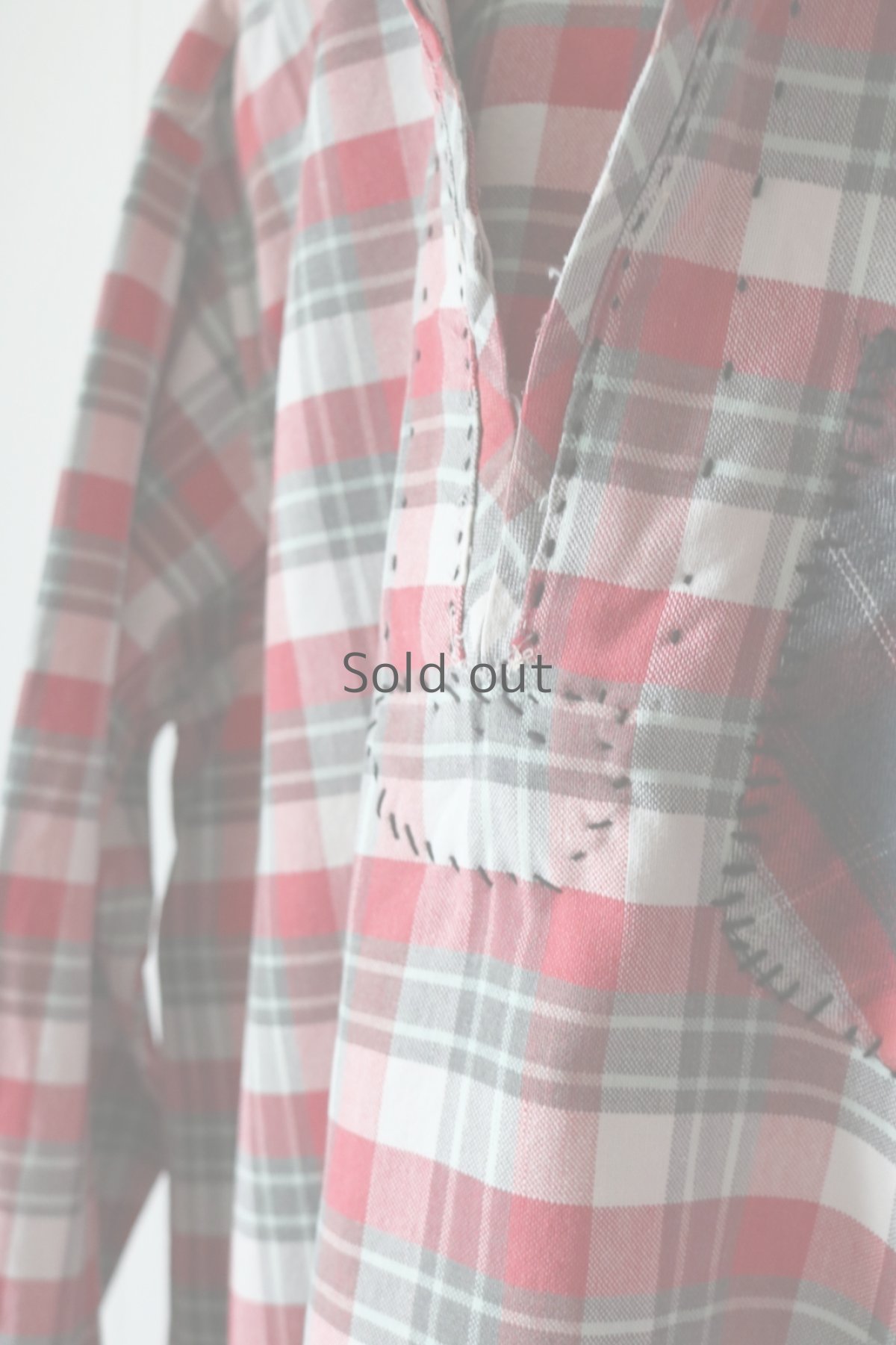 画像3: 【MITSUGU SASAKI】ビンテージリメイク　パッチワーク　プルオーバーシャツ（赤チェック） (3)