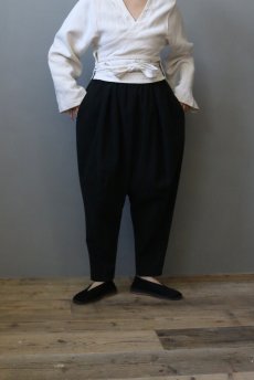 画像2: 【ササキチホ】アンティークリネン×染　トゥルドパンツ／Neguru/ネグル（黒）  (2)