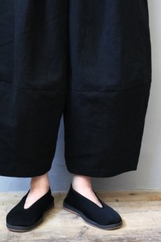 画像4: 【ササキチホ】アンティークリネン×染　切り替え　バレルパンツ（黒） (4)