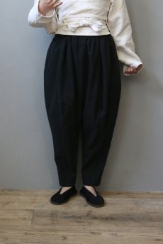 画像4: 【ササキチホ】アンティークリネン×染　トゥルドパンツ／Neguru/ネグル（黒）  (4)
