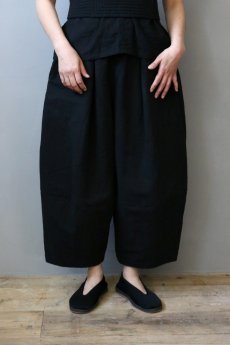画像2: 【ササキチホ】アンティークリネン×染　切り替え　バレルパンツ（黒） (2)