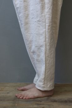 画像12: 【ササキチホ】アンティークリネン　トゥルドパンツ／Ashibi/アシビ（生成り) (12)