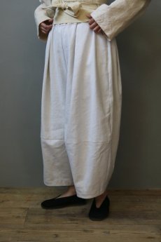画像1: 【ササキチホ】アンティークリネン　切り替え　バレルパンツ（白） (1)