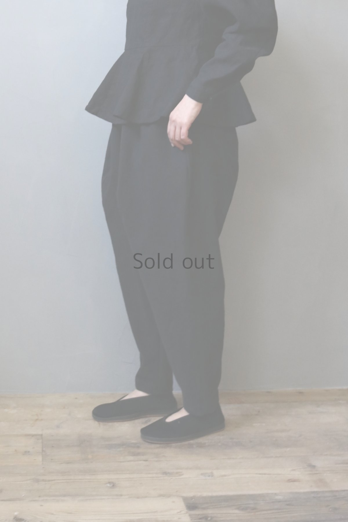 画像2: 【ササキチホ】アンティークリネン×染　トゥルドパンツ/Ashibi/アシビ（黒） (2)