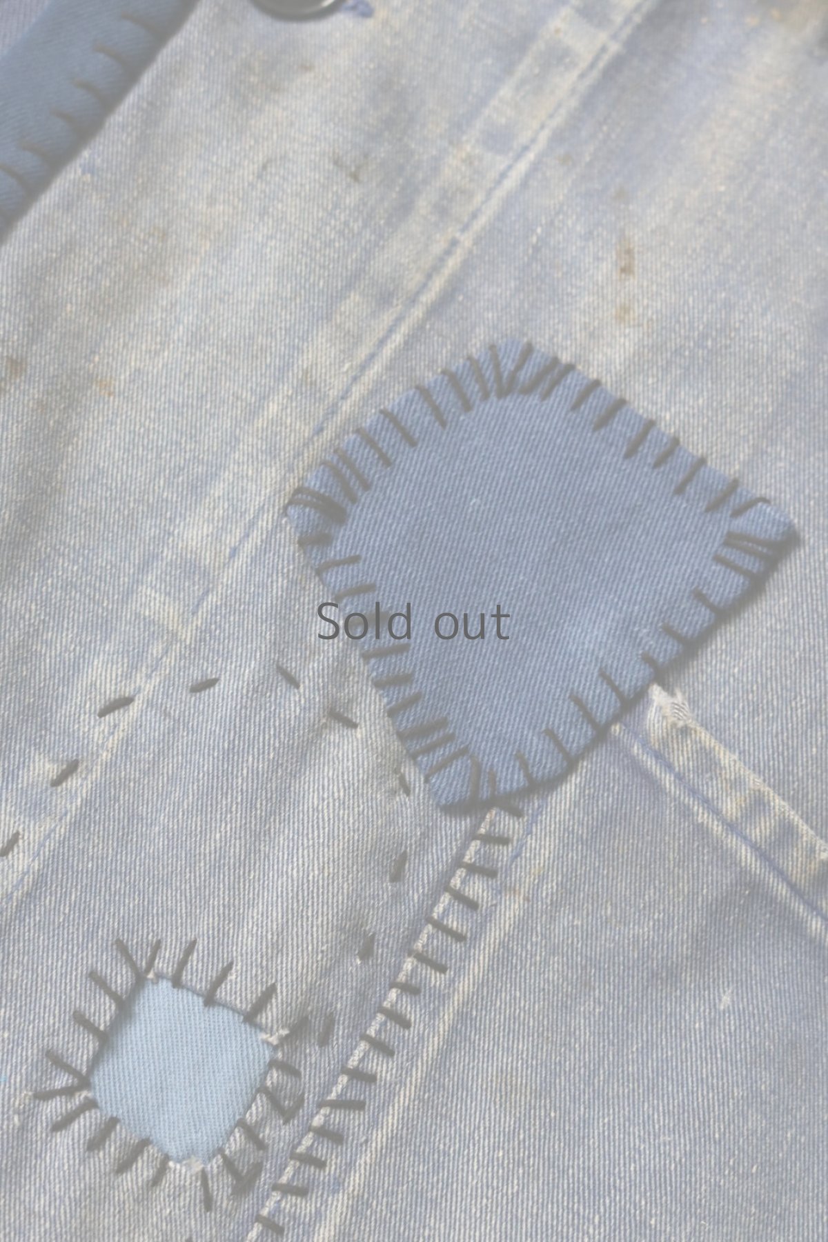 画像16: 【MITSUGU SASAKI】ビンテージリメイク パッチワーク ブルーワークコート（色褪せ） (16)