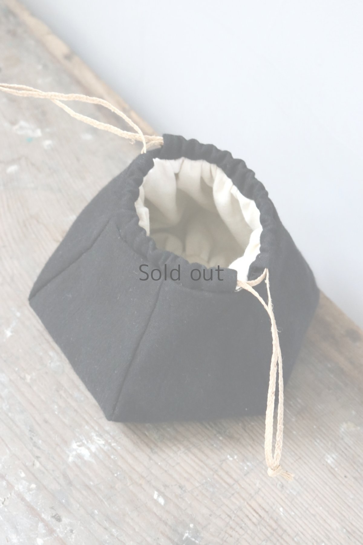 画像2: 【ササキチホ】アンティークリネン×染　“角”ツノ巾着／黒 (2)