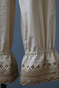 画像4: 【ササキチホ】刺繍レースペチパンツ／ベージュ (4)