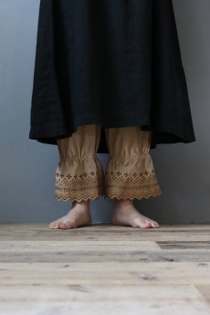 画像2: 【ササキチホ】刺繍レースペチパンツ／ベージュ (2)
