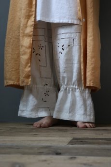 画像2: 【ササキチホ】アンティークリネン　カットワークペチパンツ／白 (2)