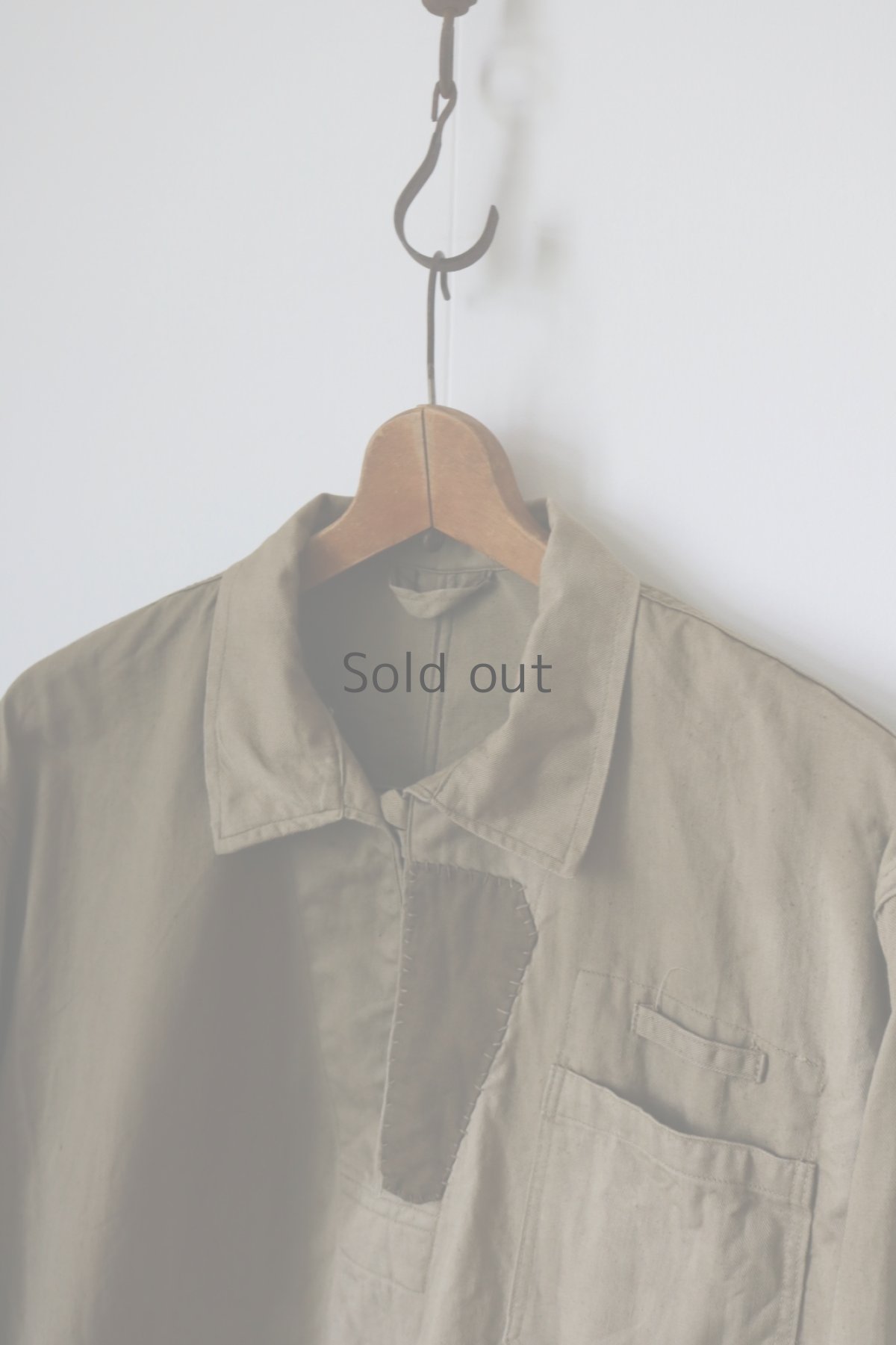 画像2: 【MITSUGU SASAKI】ビンテージリメイク　旧チェコスロバキア軍　パッチワーク　ヘリンボーンブラウンシャツ (2)