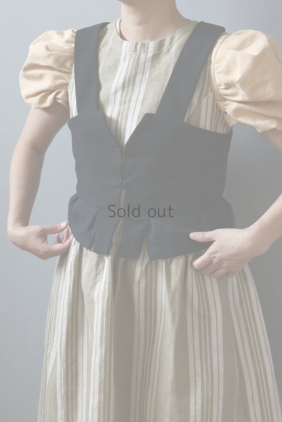 画像2: 【ササキチホ】アンティークリネン×染　装飾ベスト-Kayaru (カヤル) ／黒 (2)