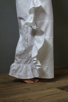 画像2: 【ササキチホ】フィレレースとフリルのリメイクパンツ (2)