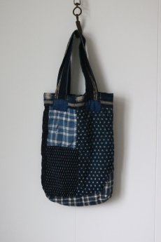 画像1: 【MITSUGU SASAKI】藍染古布　雪ん子絣　トートバッグ (1)