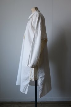 画像6: 【MITSUGU SASAKI】ビンテージリメイク スウェーデン軍　コットン　ホワイトワイドロングシャツ (6)