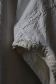 画像11: 【MITSUGU SASAKI】ビンテージリメイク スウェーデン軍　コットン　ホワイトワイドロングシャツ (11)