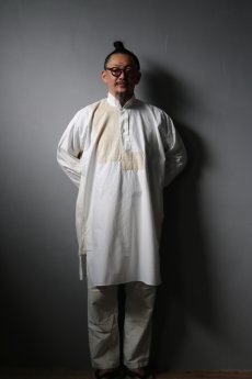 画像1: 【MITSUGU SASAKI】ビンテージリメイク スウェーデン軍　コットン　ホワイトワイドロングシャツ (1)