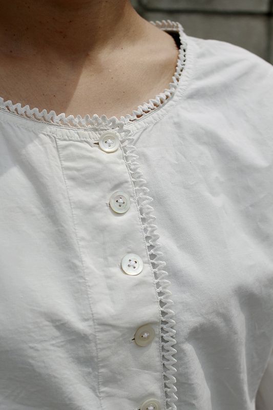 【フランス】19世紀末頃の手縫いで作られたホワイトブラウス