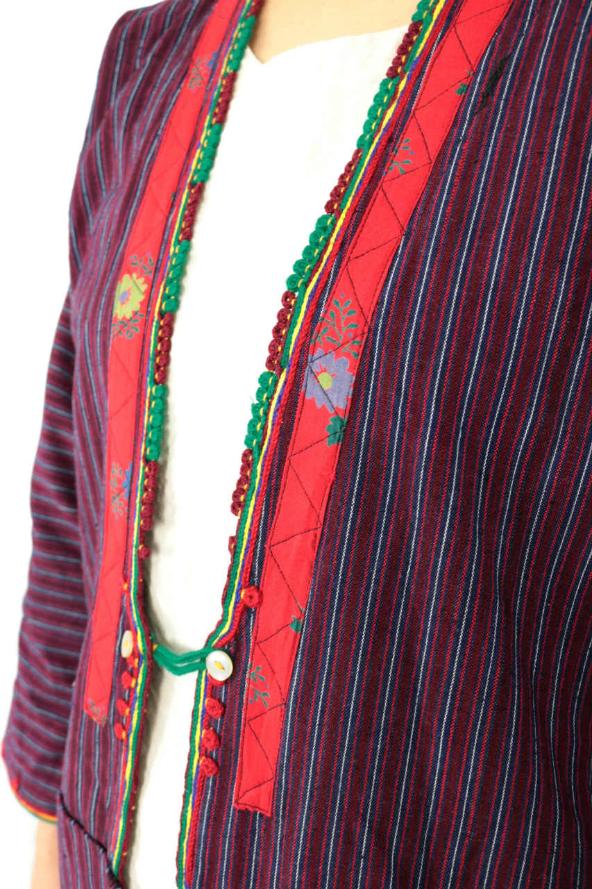 ブルガリア】アンティーク 伝統民族衣装のコート（エンジのストライプ）
